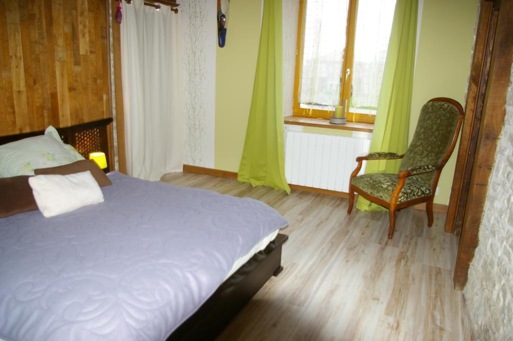 Gite Au Chalet Laferté-sur-Aube Δωμάτιο φωτογραφία