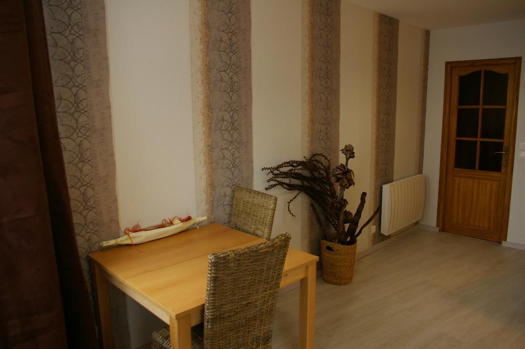 Gite Au Chalet Laferté-sur-Aube Δωμάτιο φωτογραφία